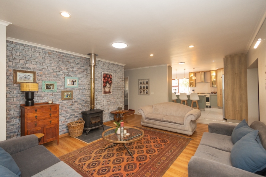 To Let 5 Bedroom Property for Rent in Vierlanden Western Cape